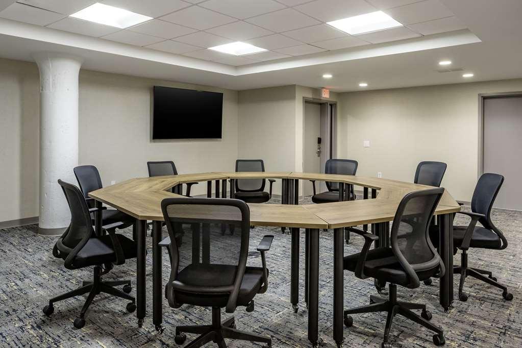 Comfort Inn & Suites Newark Liberty International Airport Facilidades foto